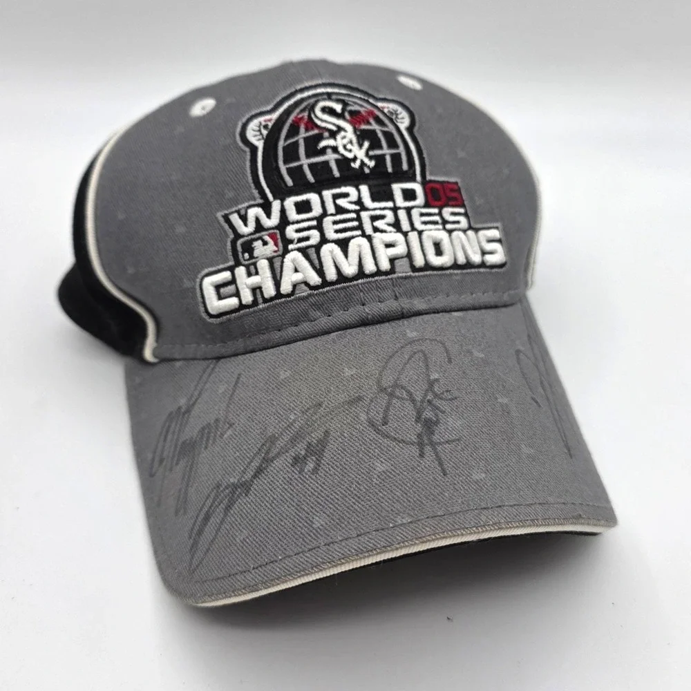 New Era Chicago White Sox 2005 World Series Champions Signed Baseball Hat